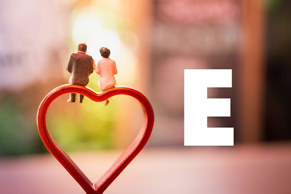 Вы вступите в брак с человеком, чье имя начинается на букву "Е"!
