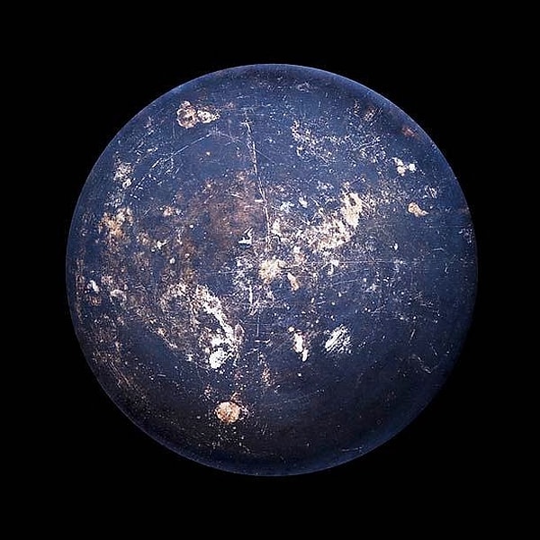 Неа! Перед вами днище старой сковороды...