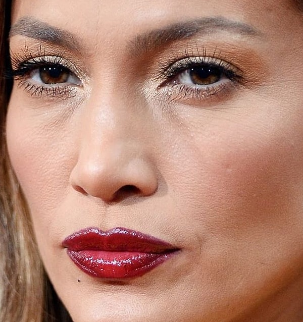 4. Однако даже самые признанные дивы зарубежного шоу-бизнеса готовы пойти на этот хитрый приемчик, ради шикарного образа на красной ковровой дорожке