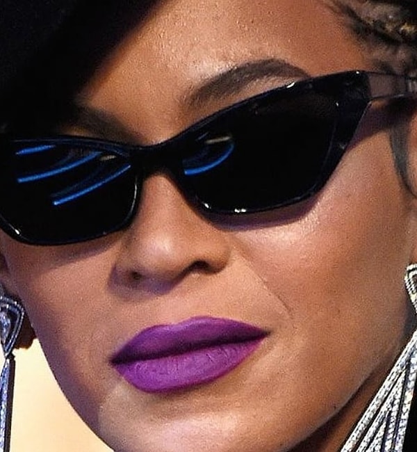 6. Идеальная Бейонсе немного увеличивает свои губы с помощью такой нехитрой техники