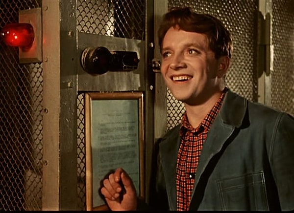 4. Что насчет героя картины ""Карнавальная ночь"?