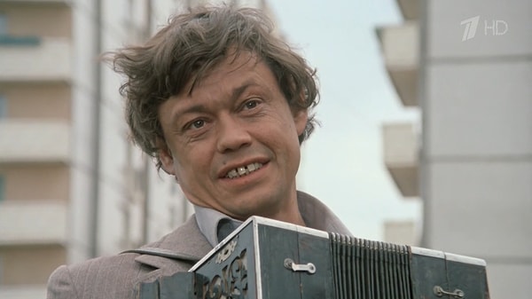 8. И, наконец, как звали данного героя из картины "Белые росы"?