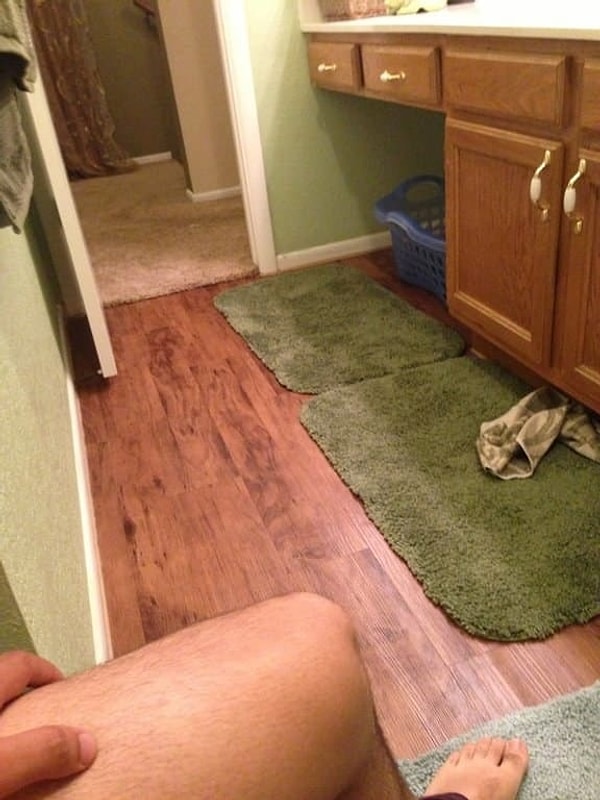 7. Делать свои грязные делишки, не закрывая дверь в туалет