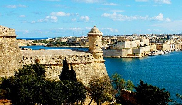 1. Malta'nın başkenti Valletta çok iyi korunmuş bir Rönesans şehridir.