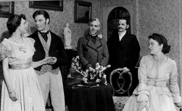 9. В романе "Отцы и дети" Ивана Тургенева Базаров произносит такие слова: «Да перестань, что ты извиняешься? Кирсанов очень хорошо знает, что мы с тобой не Крезы и что у тебя не дворец». Кем был Крез?