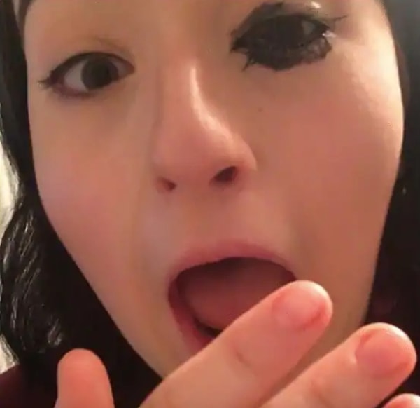 16. "Я рисовала себе стрелки и чихнула"