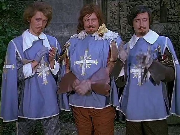 10. Кто из трёх мушкетёров старше двух других?