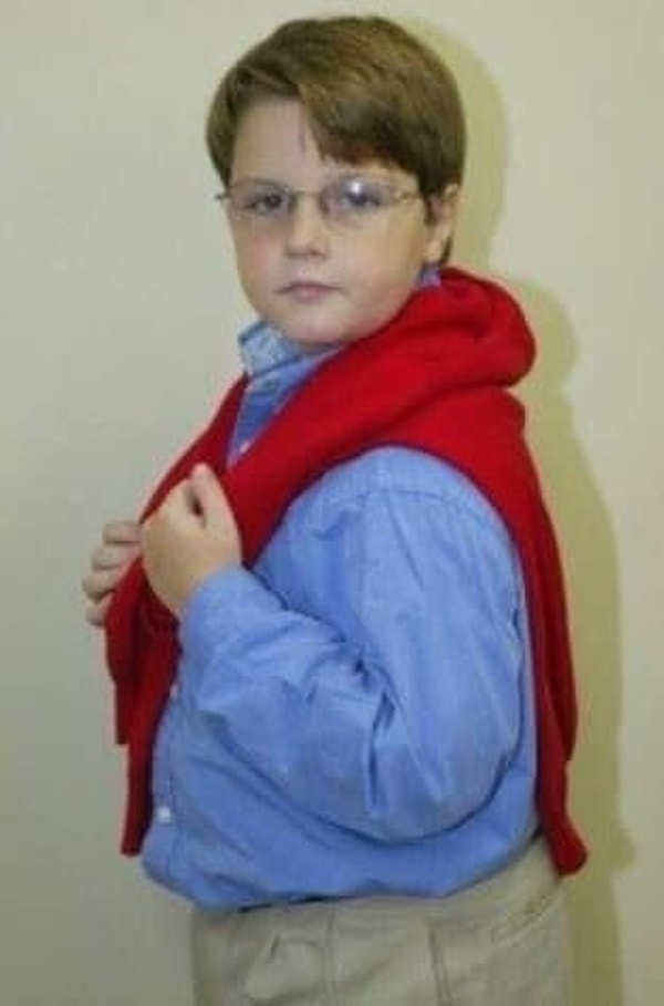 3. Люди вашего возраста относятся к вам так, как будто вы автоматически младший в группе, хотя это, вероятнее всего, не так