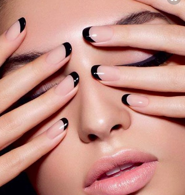 7. Мало того, красочный и оригинальный френч тоже завоевывает модные позиции.