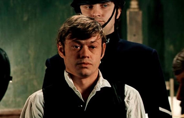 10. За кого мстил герой Николая Караченцова Джефферсон Хопп в фильме "Шерлок Холмс и доктор Ватсон. Кровавая надпись"?