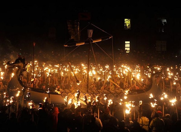 9. Фестиваль огня или Праздник Апхелио в Шотландии