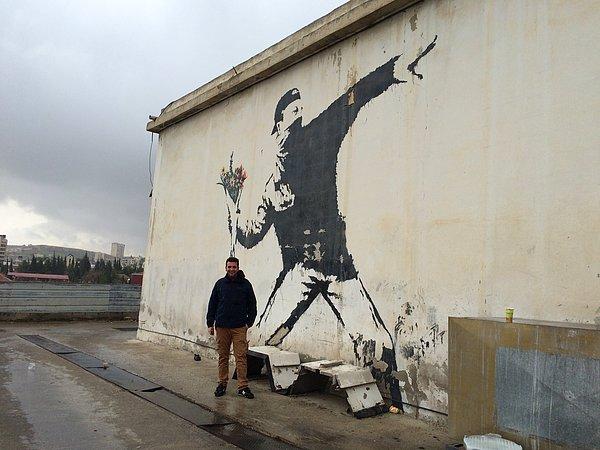 Filistin’de Banksy eserlerinin peşine düşmüş.