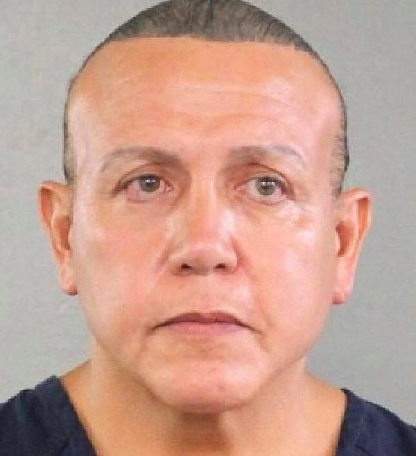 ABD basını soruşturmada gözaltına alınan kişinin 56 yaşındaki Cesar Sayoc adlı kişi olduğunu aktardı.