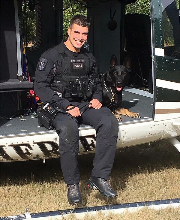 11. Стало быть, для австралийских пожарных возникла серьезная конкуренция. Вы только посмотрите на эту отважную команду!