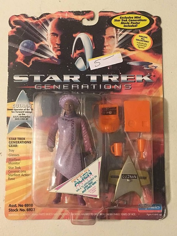 11. "Ничего особенного, просто пьяная я решила, что мне очень нужна фигурка Вупи Голдберг из Cтартрека"