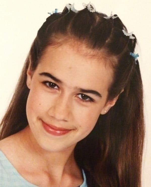 18. Заколочками в виде ромашек можно было украсить всю голову!