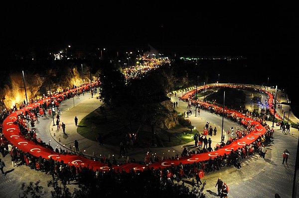 Antalya'da 600 metrelik Türk bayrağı açıldı