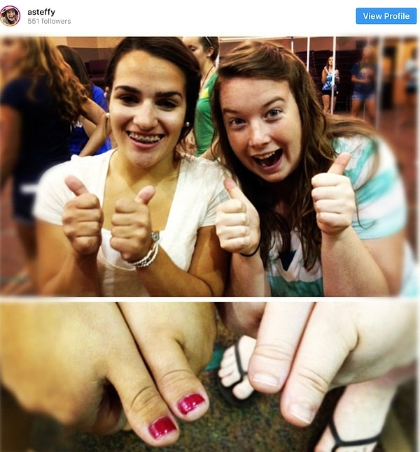 14. Ты всегда приходишь в восторг, когда встречаешь обладателя таких же пальчиков.