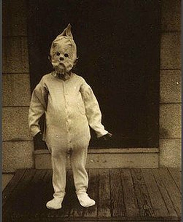 1. Вероятнее всего, это костюм кота