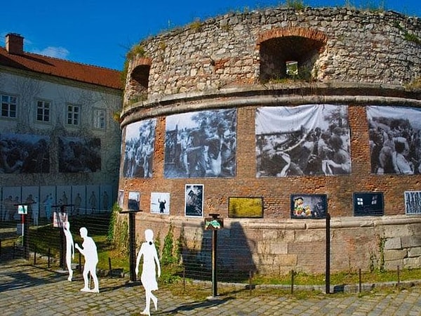 12. Столица "Magyarország" - это...