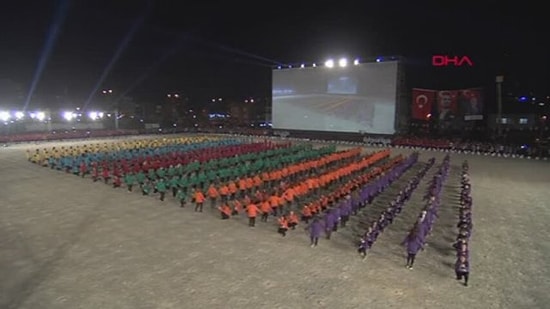 İzmir'de 6 Bin Kişi Aynı Anda Zeybek Oynadı