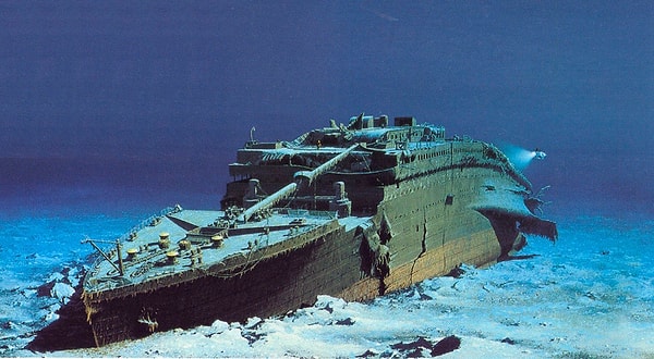 3. Рядом с «Титаником» лежит огромное количество туфель. Так произошло из-за того, что после аварии утонувшие трупы съели рыбы, но ни одна рыба не смогла разжевать ту кожу, из которой раньше делали обувь.