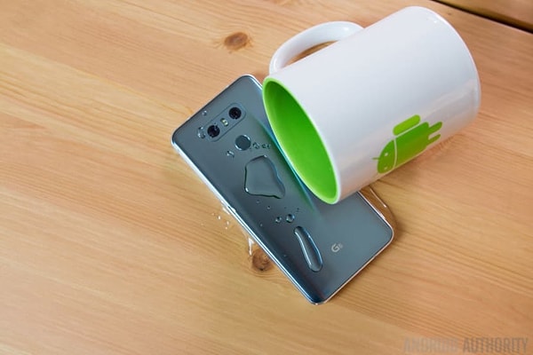 9. Правда или ложь: смартфон со степенью защиты IP67 является пылестойким и может выжить в метре под водой в течение 30 минут