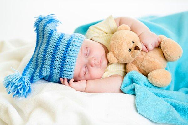 4. Bebeğinizin yatağında kumaştan yapılmış oyuncaklar, uyku arkadaşı ya da örtü bulundurmayın.