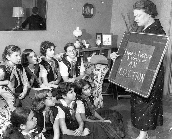 Kanada'da kadınlara bazı eyaletlerde seçme ve seçilme hakkı 1900'lü yılların başından beri peyderpey verilse de tüm ülkenin kadınlarının bu hakka sahip olması 1940 yılını buldu.