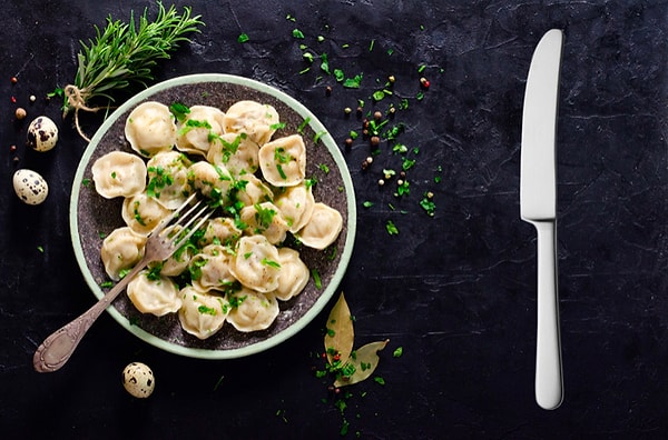 3. Резать пельмени