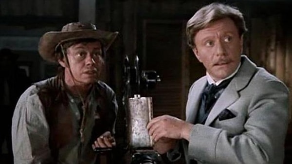 1. "Если женщина что-то просит, надо ей это обязательно дать. ..." (Человек с бульвара Капуцинов")