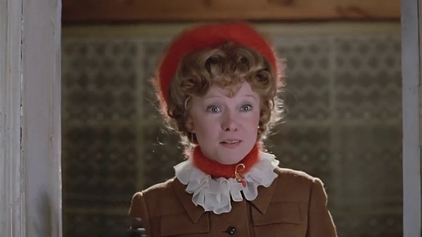 4. "Ну почему же крашена? Это мой ... цвет!!!" ("Любовь и голуби")