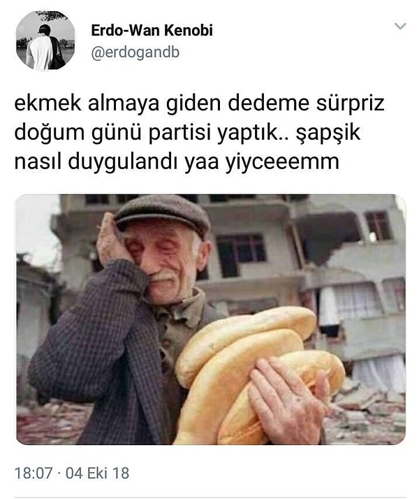 1. Tüm ülkeyi derinden sarsan ve binlerce insanımızın yaşamını yitirmesine neden olan depremin ardından çekilen bu fotoğrafla, fotoğraftaki amcanın çaresizliğiyle dalga geçtik.