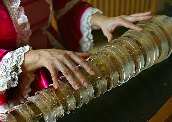 Benjamin Franklin himself described the armonica's tones as "incomparably sweet".