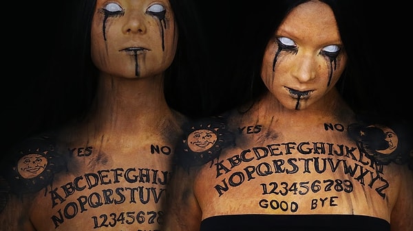 6. Макияж в виде доски Уиджа от Madeyewlook: