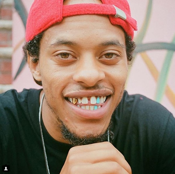 Разумеется, возникает вопрос: "А не наносит ли такая косметика вред зубам?".