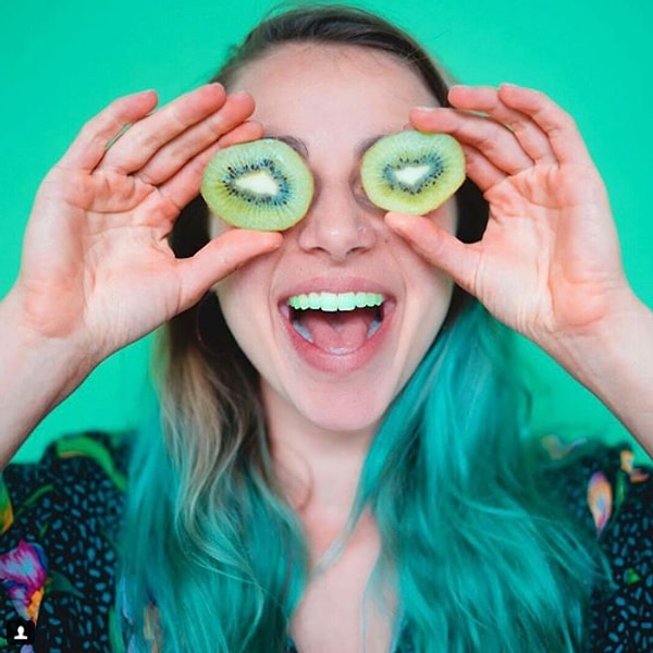 Приживется ли этот тренд в повседневной жизни - пока сложно сказать, но инстаграмщики уже взяли его на вооружение 😉 😊