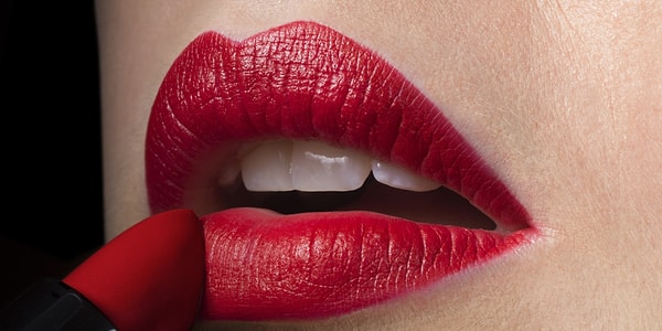 3. Как вы относитесь к красной помаде?