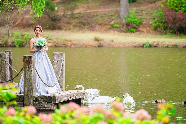Özellikle düğün mevsimlerinde fotoğrafçılar çekim için gelin ve damadı Atatürk Arboretum'una getiriyor.