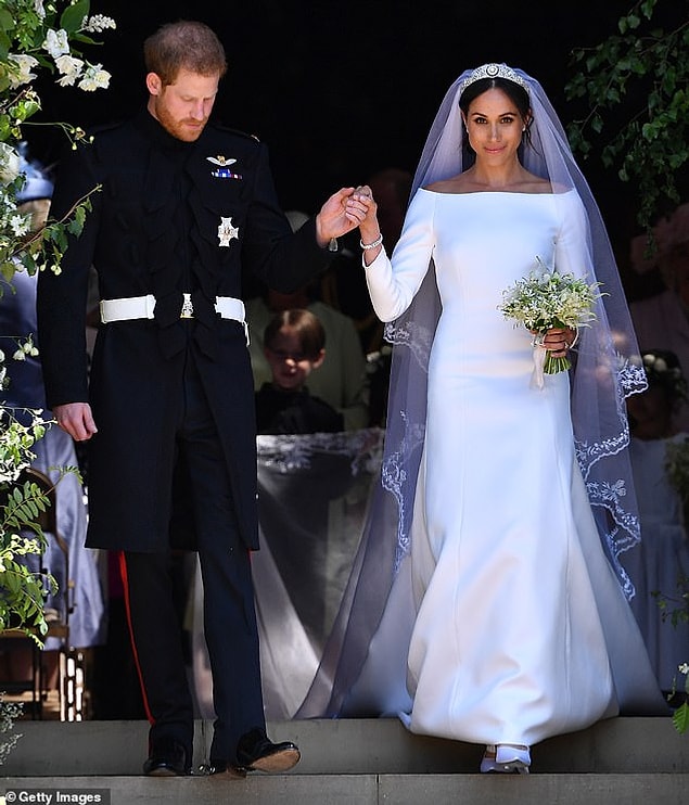 3. Birleşik Krallık: Megan Markle Mayıs ayında Prens Harry ile evlenirken Givenchy'den Clare Waight'in tasarladığı bir gelinlik giyerek herkesi şaşırtmıştı.