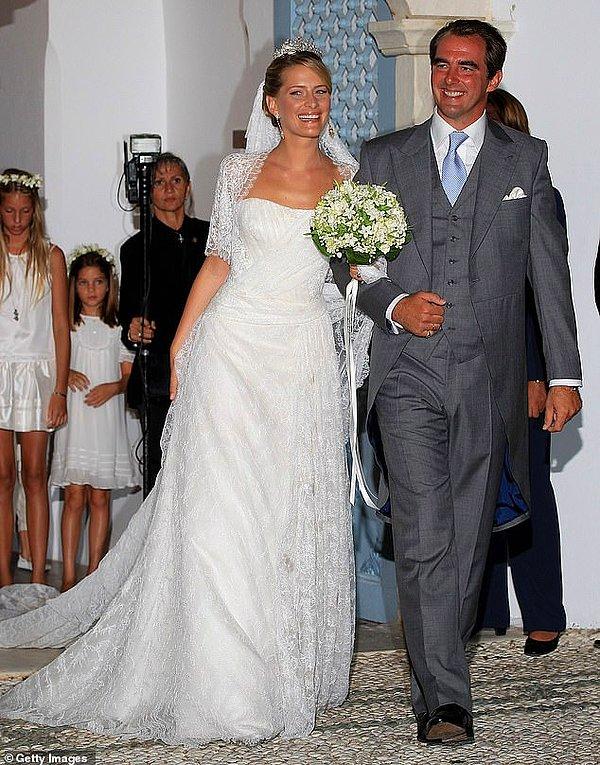 16. Yunanistan: Prenses Tatiana 2010 yılında Yunanistan Prensi Nikolaos ile evlenirken New-York temelli Venezuelalı tasarımcı Ángel Sánchez'in imzasını taşıyan Fransız Chantilly dantelli straplez bir gelinlik giydi. Kayın validesi Kraliçe Anne-Marie, düğün için tacını ödünç verdi.