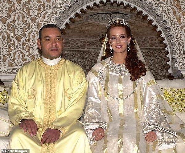 19. Fas: Fas Kralı VI. Muhammed ve Prenses Lalla Salma 2002 yılında Fas Kraliyet Sarayı'ndayken.