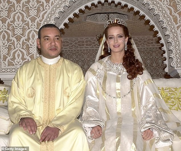 19. Fas: Fas Kralı VI. Muhammed ve Prenses Lalla Salma 2002 yılında Fas Kraliyet Sarayı'ndayken.