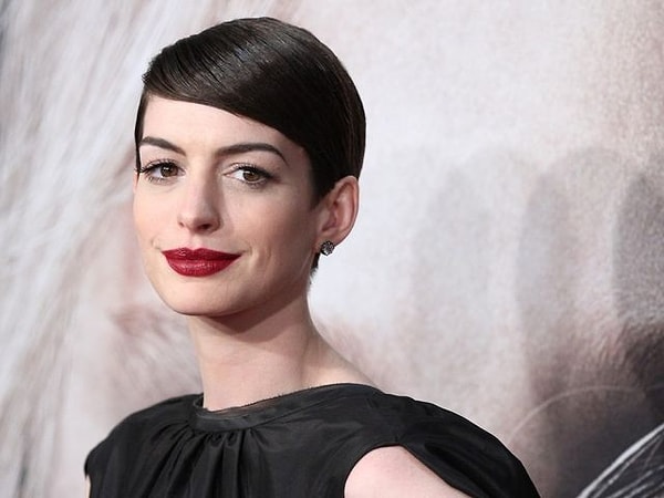 У вас тёмные или черные волосы и карие глаза, а ещё вы часто любите экспериментировать со стрижками