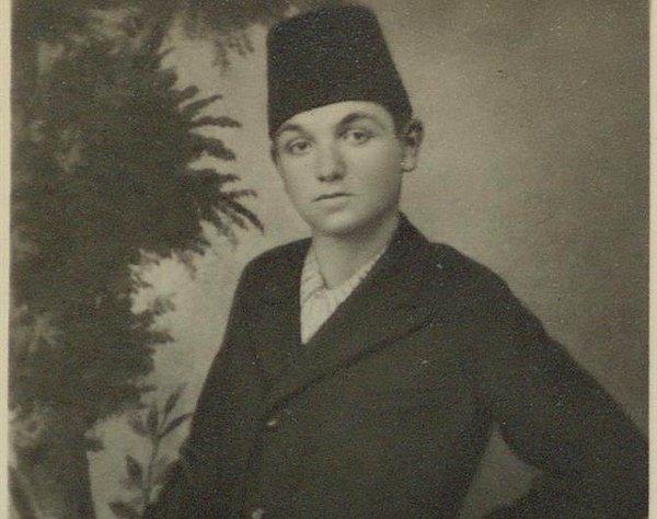 Asıl adı Ahmed Agâh olan Yahya Kemal Beyatlı, 2 Aralık 1884'te Üsküp'te dünyaya geldi.