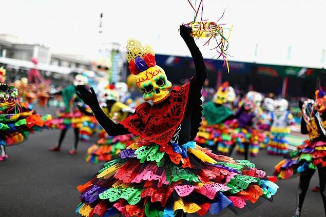 El Día de los Muertos is traditionally celebrated on November 2 apart from Halloween