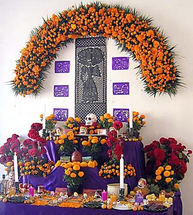 The main part of the Day of the Dead decorations is the altars or more accurately “offerings”.