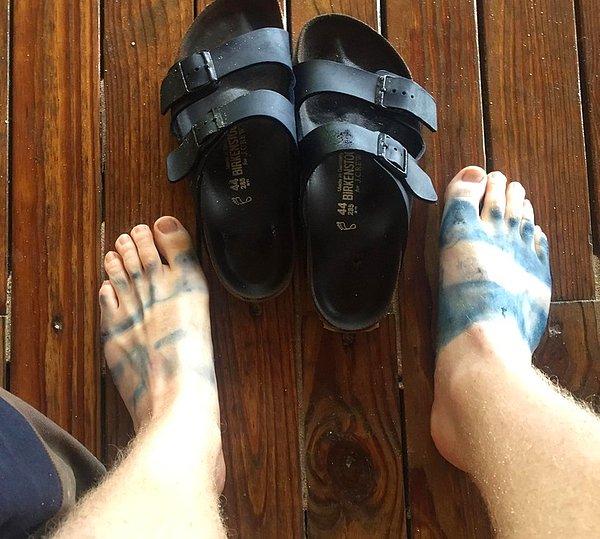 13. “Bu ıslak sandaletleri giymek iyi bir fikir değildi.”