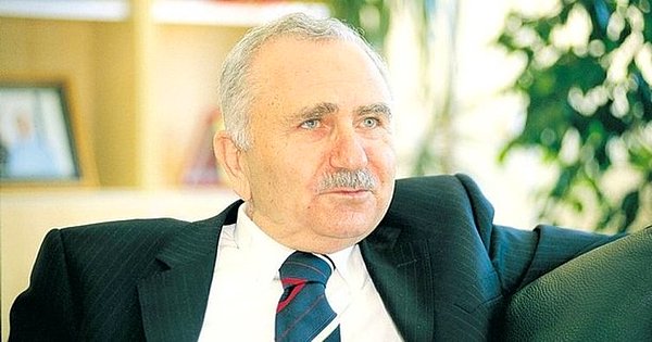 Bedrettin Dalan, Anavatan Partisi Kurucu Üyesi oldu ve 1984 yılında bu partiden İstanbul Büyükşehir Belediye Başkanı seçildi.