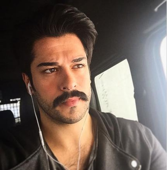 Burak Özçivit de kendisini ve nargilesini taşıyabilecek bir bağğyann ister. Çok çabuk bulabileceğine de eminiz.